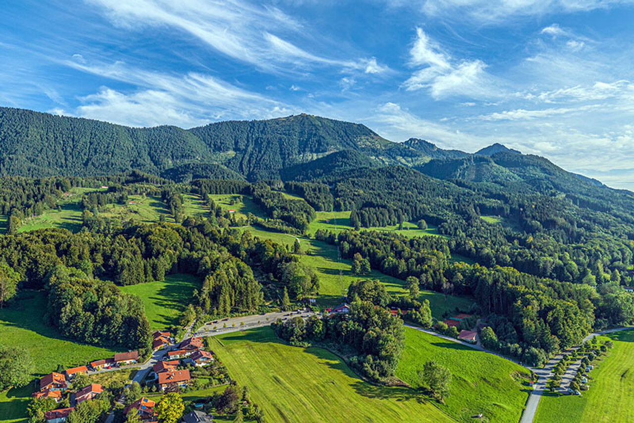 Blick aus der Luft auf den Samerberg