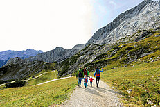 Garmisch-Classic-Wandern_c_Bayerische-Zugspitzbahn-Matthias_Fend.jpg