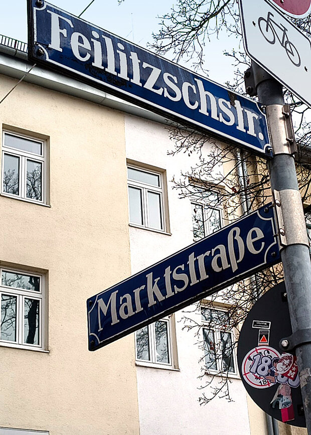 Stassennamenschilder an der Ecke Feilitzschstraße & Marktstraße